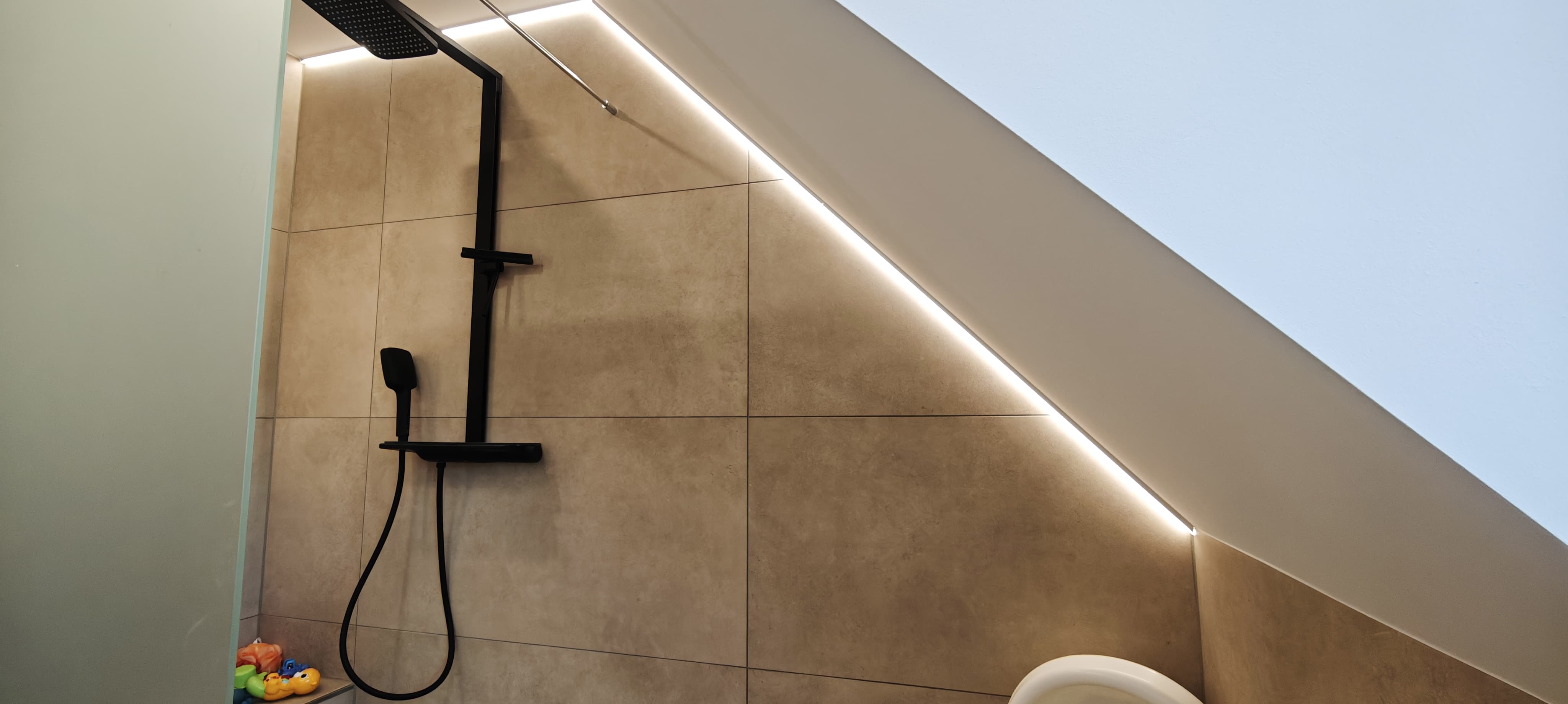 Indirekte Duschbeleuchtung